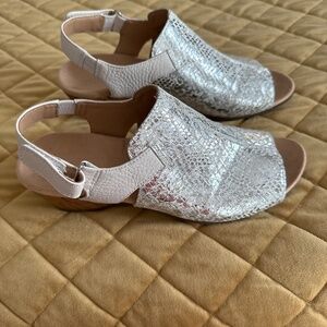 Vionic silver wedge sandals